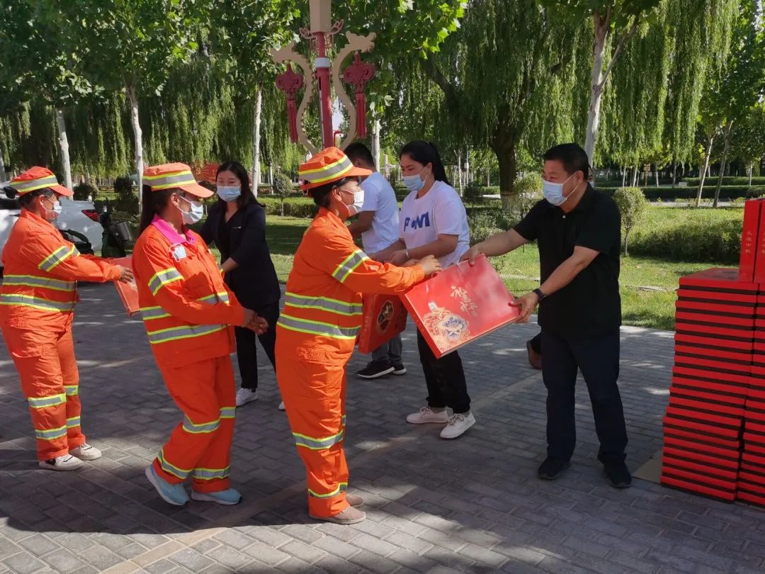 “爱在环卫  情暖中秋”
